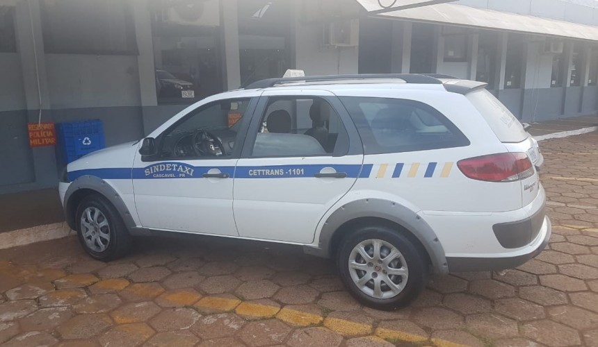 Taxista é rendido por ladrão e têm carro roubado em Cascavel