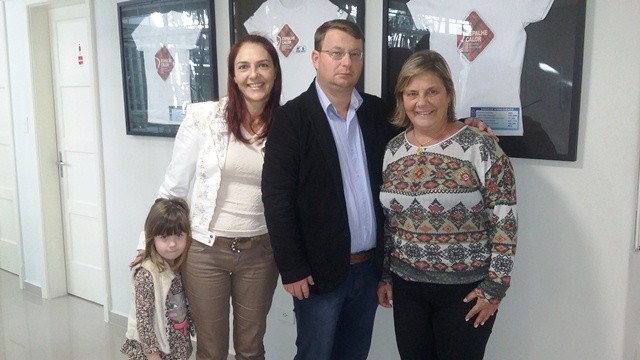 Prefeito e Primeira Dama de Nova Prata do Iguaçu conseguem utensílios no Provopar