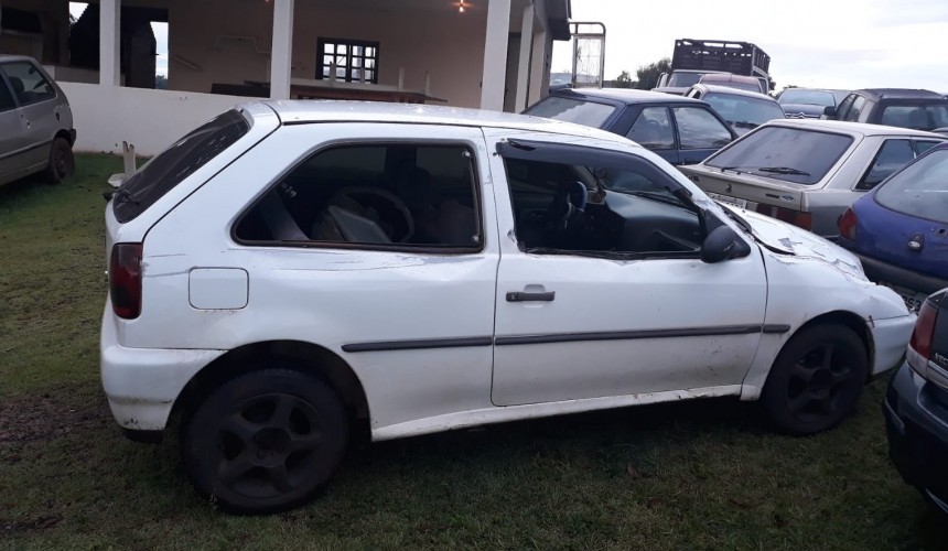 Motorista é detido em Capitão após bater carro em reboque e dirigir sobre efeito de álcool