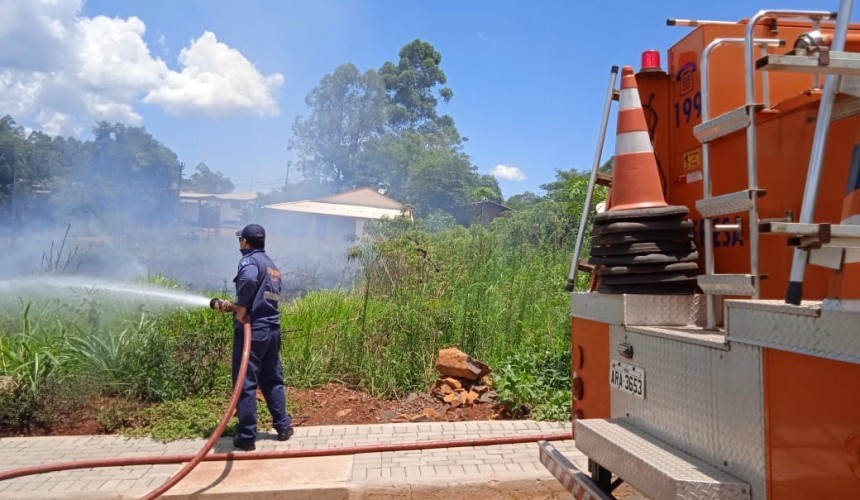 Incêndio ambiental em Santa Lúcia é controlado pelos bombeiros de Capitão