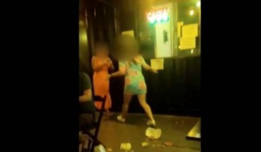 Cliente chama dona de restaurante de 'chimpanzé' e joga lanches no chão, em Arapongas