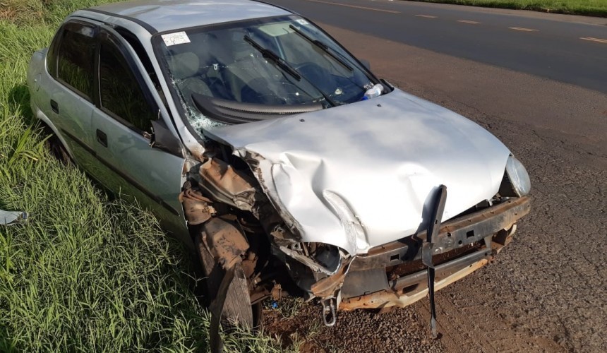 Mulher e criança ficam feridas após acidente na PR-182, em Ampére