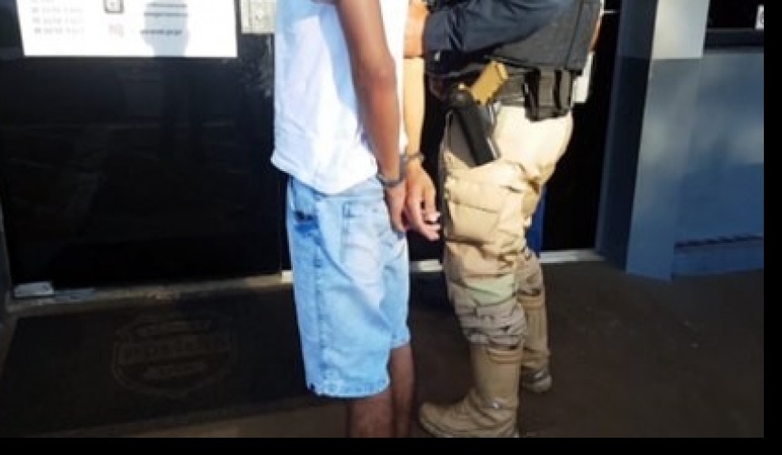 Homem é detido pela PRF com 20 buchas de cocaína na BR-277