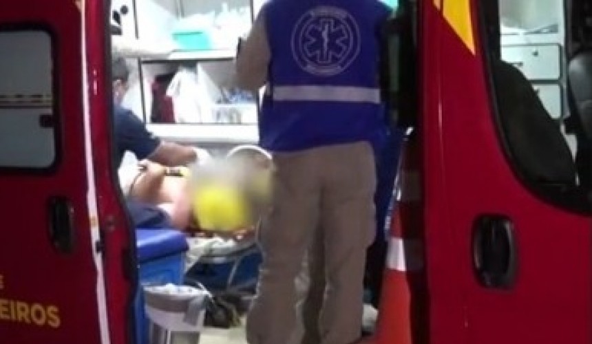 Homem é esfaqueado nas costas durante briga com a esposa, em Cascavel