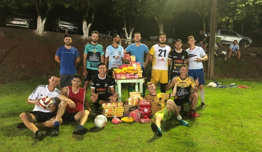 Futebol Solidário: Evento esportivo em Santa Lúcia arrecada mais de 150 caixas de bombons