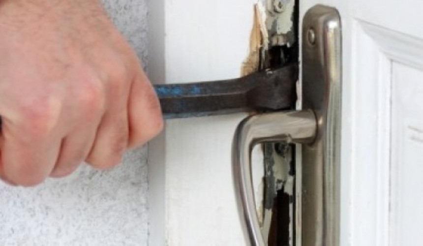 Estabelecimento é arrombado e objetos são furtados em Santa Izabel do Oeste