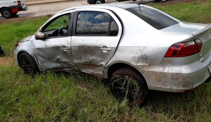 Motorista se perde na curva e capota às margens da BR 163 em Capitão