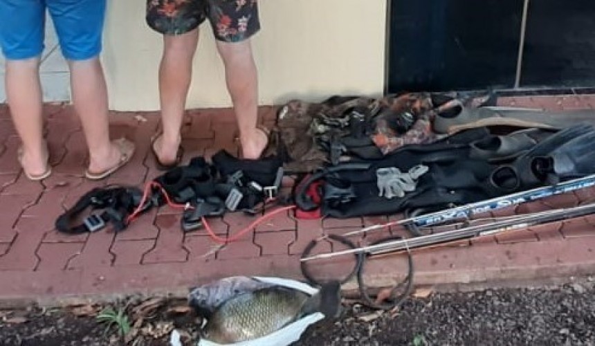 Duas pessoas são presas por pescar em local e período proibido no lago de Salto Caxias em Capitão