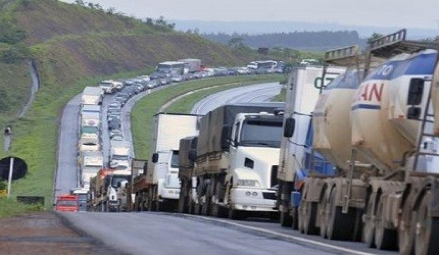 Caminhoneiros prometem greve maior que a de 2018 por alta no preço do diesel