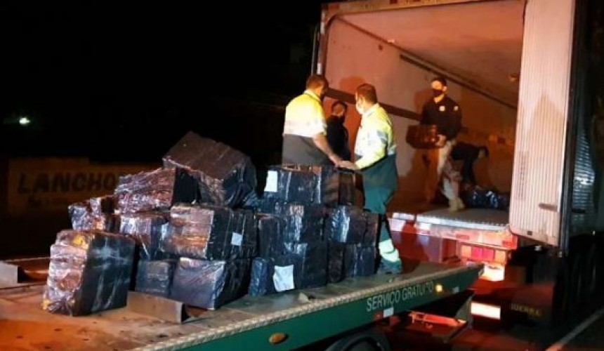 Motorista abandona carreta com maconha na BR 277, em Cascavel