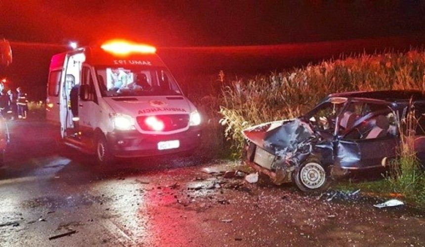 Quatro pessoas ficam feridas após colisão frontal em estrada rural de Francisco Beltrão