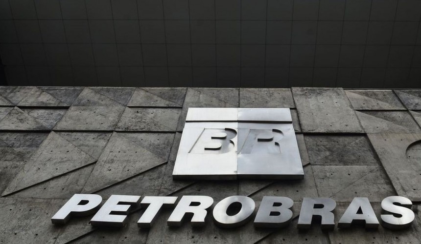 Litro da gasolina sobe R$ 0,15 nas refinarias da Petrobras