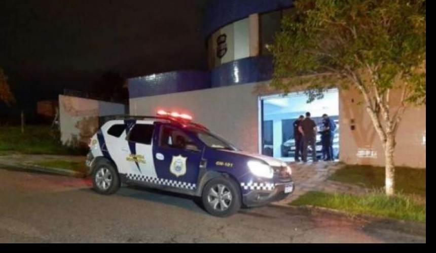 Mãe é presa oferecendo filha de 12 anos para relação sexual com 3 homens