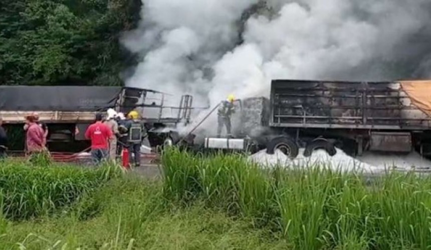 Rapaz que morreu carbonizado em acidente na BR467 trabalhava com o pai há 3 anos