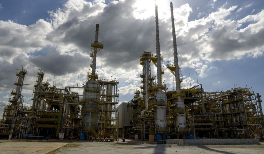 Petrobras aumenta preço da gasolina em cerca de 8% nas refinarias