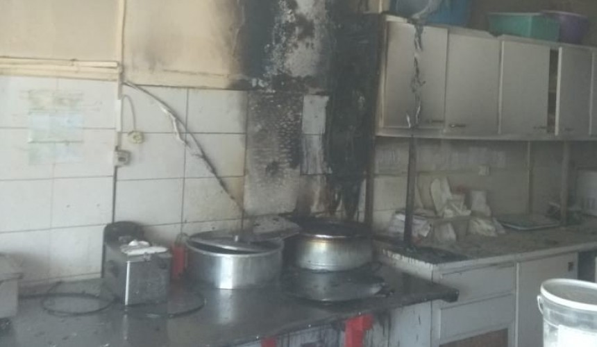 Fritadeira elétrica causa principio de incêndio em lanchonete de Capitão
