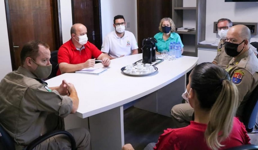 Representantes dos Brigadistas Comunitários discutem apoio entre a prefeitura de Capitão e a brigada