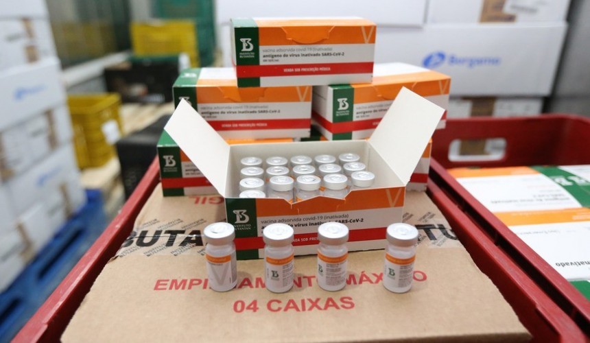 Novo lote da vacina CoronaVac chega ao Paraná
