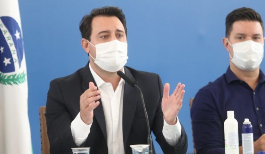 Paraná suspende aulas presenciais, fecha serviços não essenciais e amplia toque de recolher