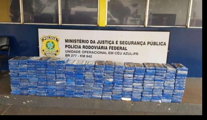 PRF apreende 254 quilos de cocaína em fundo falso no teto de uma van em Céu Azul