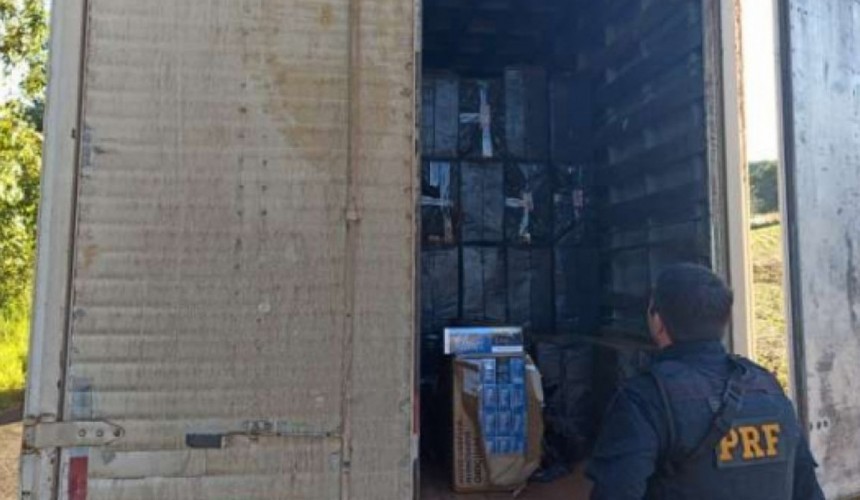 PRF apreende R$ 375 mil reais em cigarros em Santa Tereza do Oeste