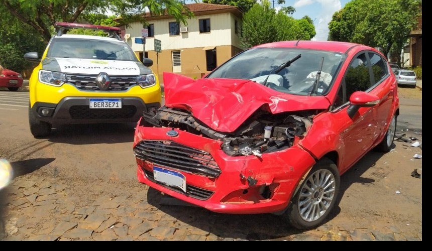 Acidente entre carro e caminhão é registrado em Realeza