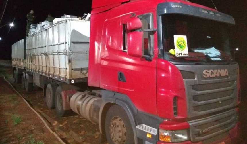 BPFron e PMRV/SC apreendem carreta com vinho argentino, em Santo Antônio do Sudoeste