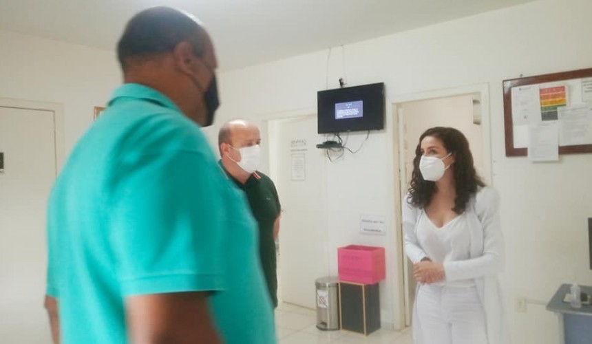 Secretário de saúde e prefeito Maxwell visitam pontos de vacinação do município