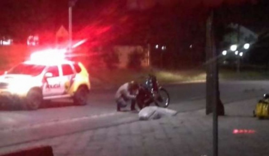 Ladrão morre baleado ao tentar assaltar policial com arma de brinquedo, em Curitiba