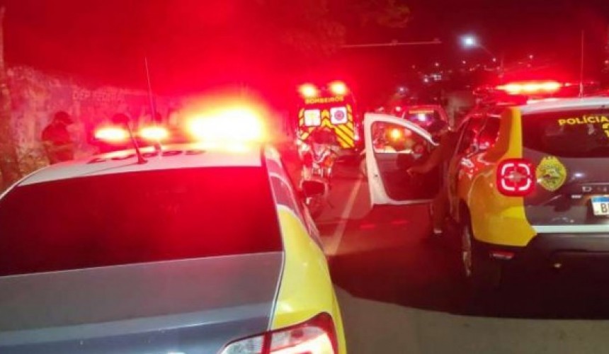 Mulher fica ferida ao ser atingida por disparo de arma de fogo na perna, em Cascavel