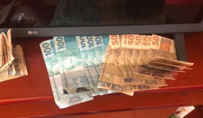 PF desarticula laboratório que produzia cartões clonados e cédulas falsas no Paraná