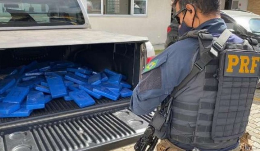 PRF apreende mais de 100 quilos de cocaína em Balsa Nova