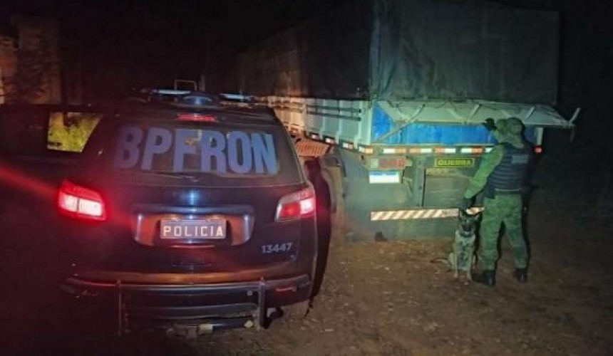 BPfron apreende carreta carregada com cigarros contrabandeados em Santa Helena