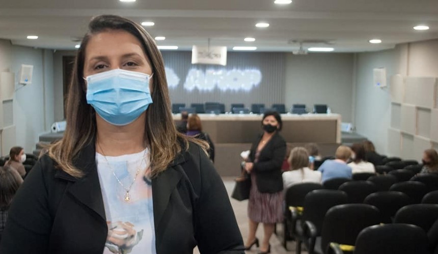 Primeira Dama e Secretária de Assistência Social de Capitão participa de reunião da ADAMOP