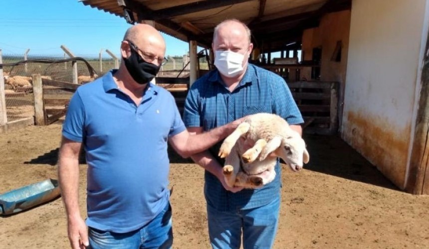 Prefeito Maxwell e representantes da agricultura de Capitão visitam a Fazenda Experimental da UFGD