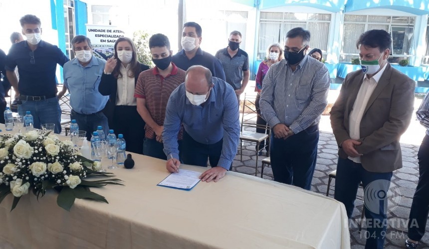 Com a presença do Secretário Estadual da Saúde, prefeito de Capitão assina ordem de serviço para início das obras do novo hospital