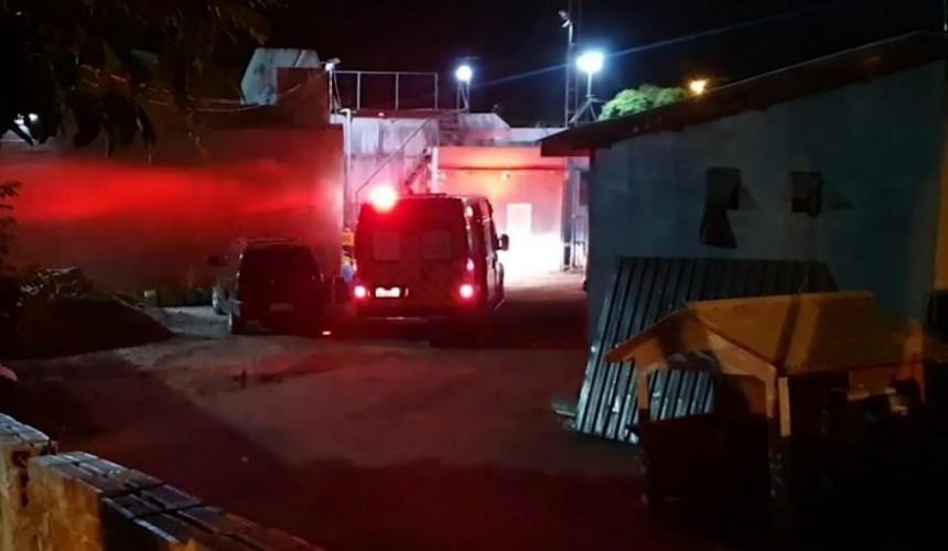 Ao invadir o cadeião em Cascavel, suspeito é baleado com tiro de borracha