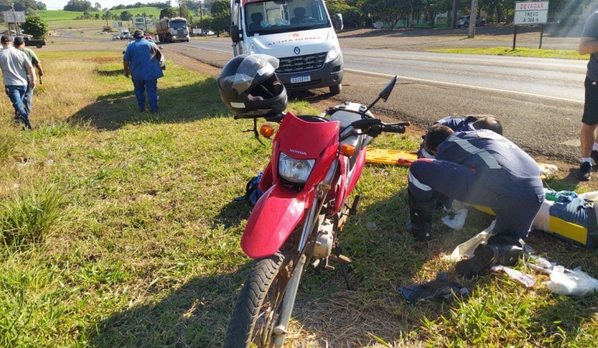 Condutor de motocicleta sofre ferimentos graves em acidente na PR-182, em Realeza