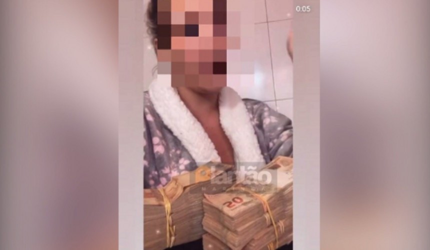 Após mulher publicar foto no Instagram com R$ 40 mil, ladrões realizam assalto e levam dinheiro