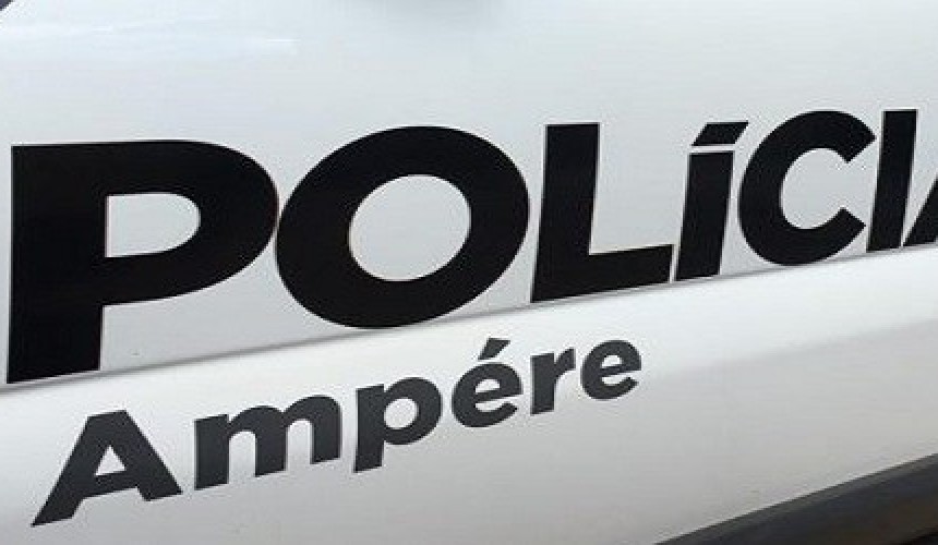 Acidente de trânsito deixa mulher gravemente ferida em Ampére