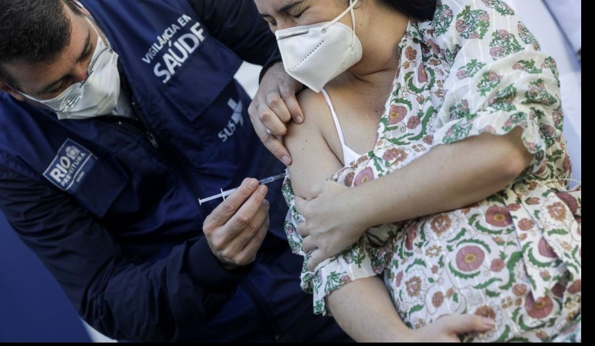 Anvisa orienta suspensão de vacina da AstraZeneca para grávidas