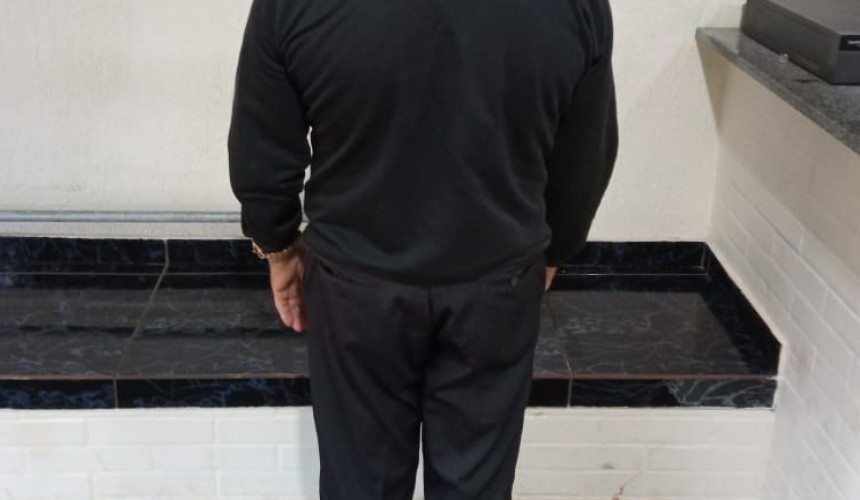 Homem com mandado de prisão em aberto é preso pela PM em Capitão