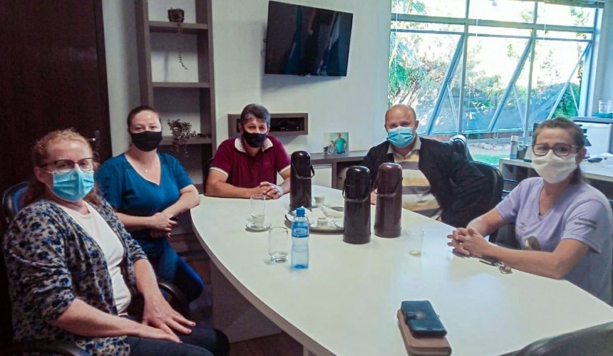 Em reunião, Prefeito Maxwell discute apoio do município a ONG SOS 4 Patas