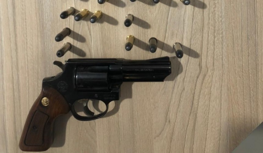 Polícia Civil de Capanema prende suspeito por posse irregular de arma de fogo