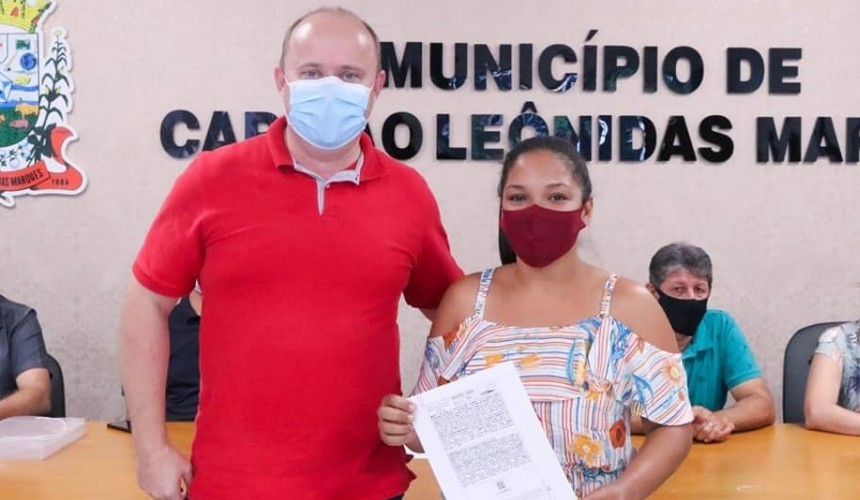 Títulos de propriedade são entregues às famílias do Bairro 7 de Setembro em Capitão