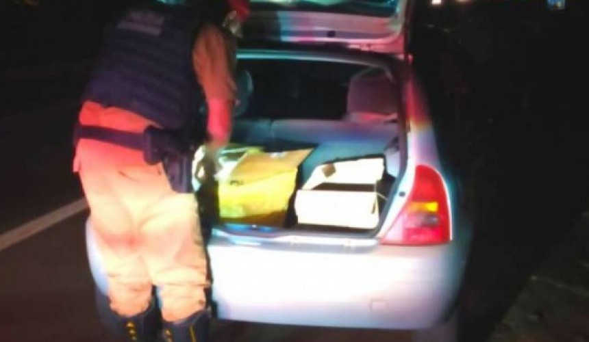 Polícia apreende aproximadamente uma tonelada de maconha e produtos eletrônicos, em Rolândia