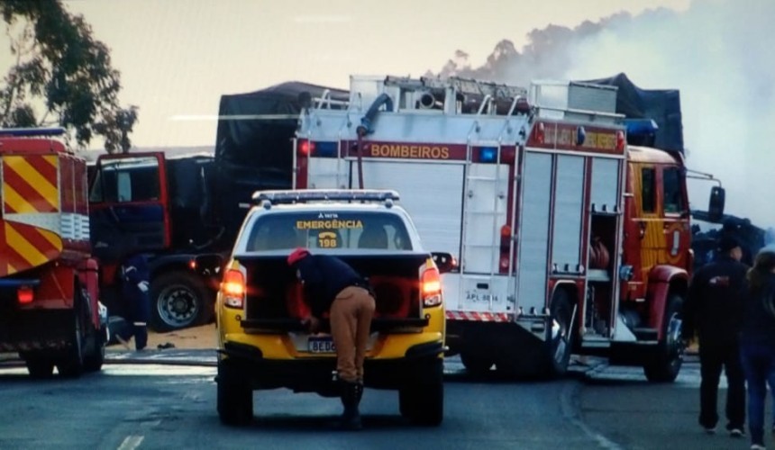 Dois caminhoneiros morrem em gravíssimo acidente na PR 280, entre Renascença e Vitorino