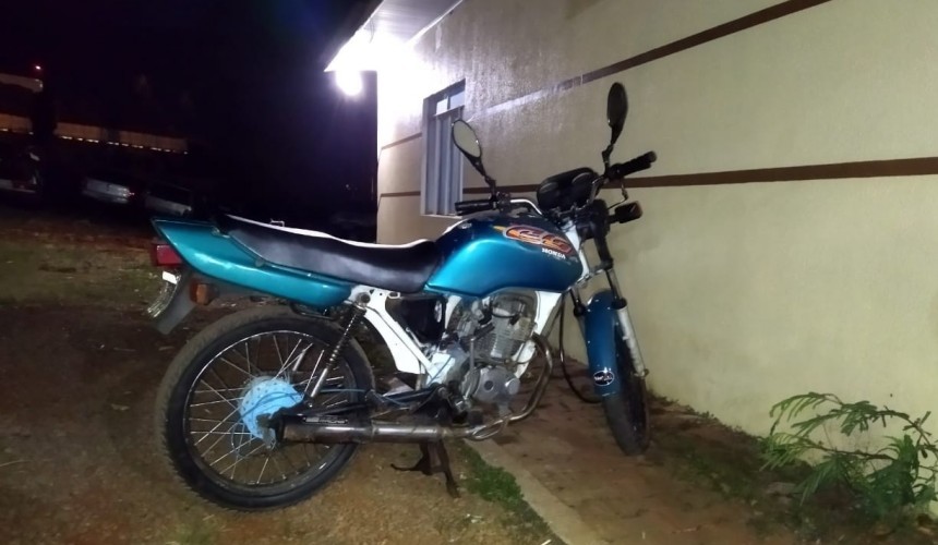 Condutor sem CNH é detido após cair de moto ao tentar fugir da PM em Capitão