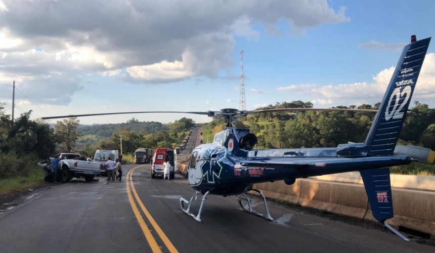 Duas pessoas ficam feridas após batida entre caminhonete e caminhão na BR-163, entre Lindoeste e Santa Lúcia
