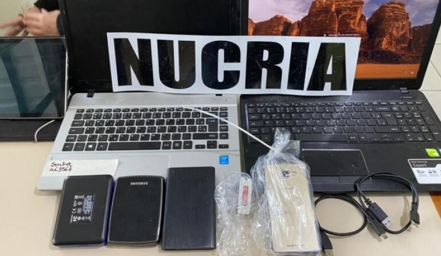 Médico é preso com material pornográfico de crianças e adolescentes, em Matelândia